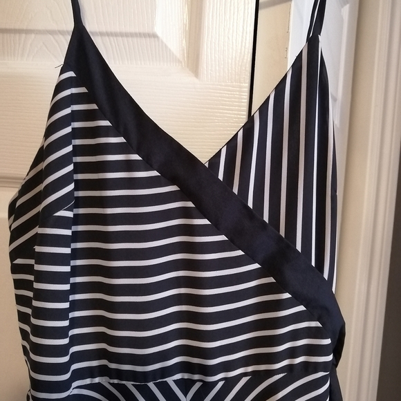 Asymmetrical handkerchief faux wrap dress - Picture 7 of 8